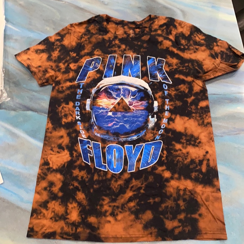 NWOT Men’s Custom Reverse Tie Dye “Pink Floyd” Graphic T-Shirt